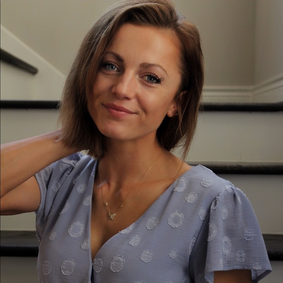 Meet your Posher, Vanessa 🎀 - Picture 1 of 2